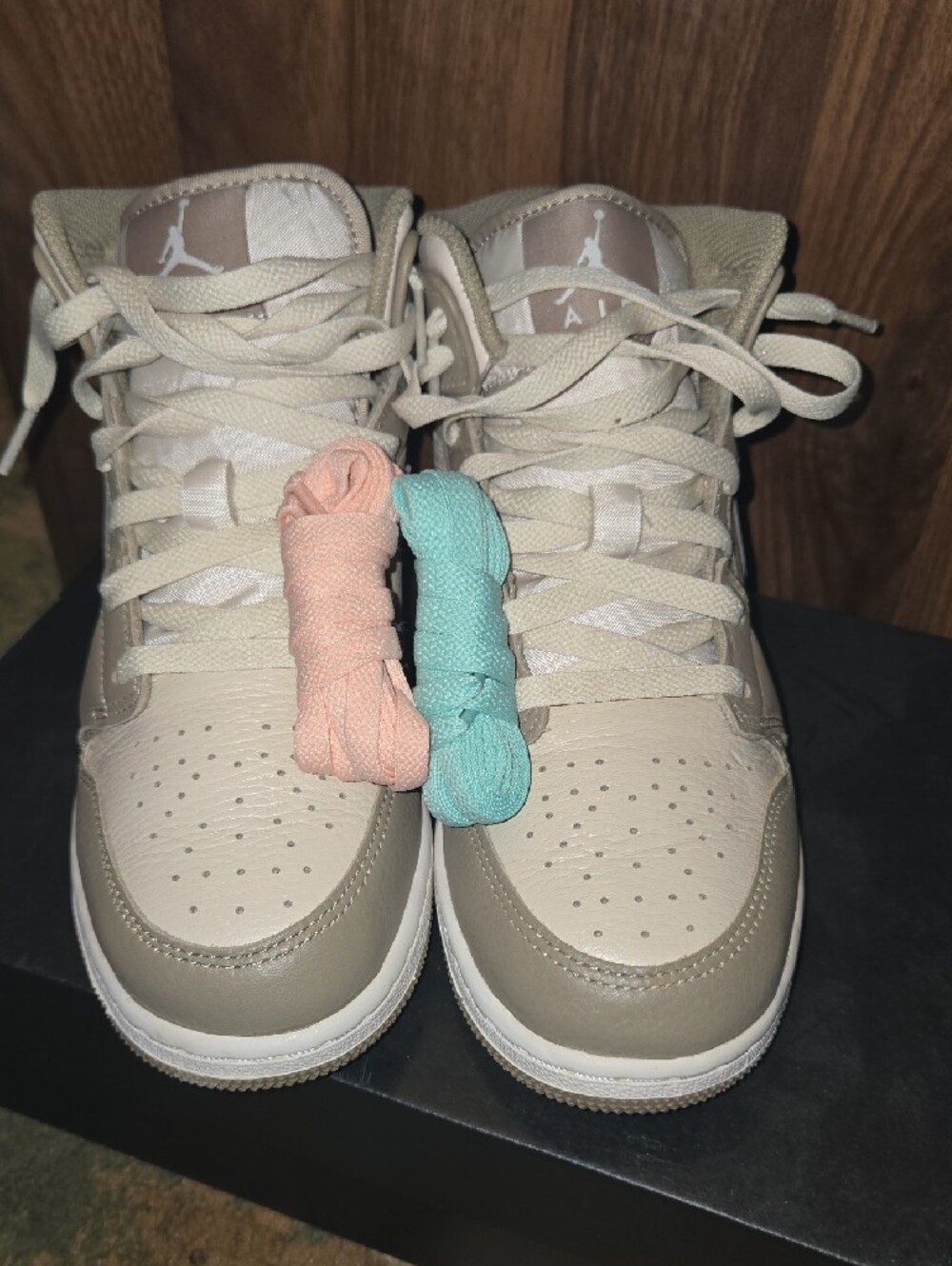 Air Jordan 1 Big Kids Mid Sneakers Size 6Y Beige and Cream - Picture 5 of 5